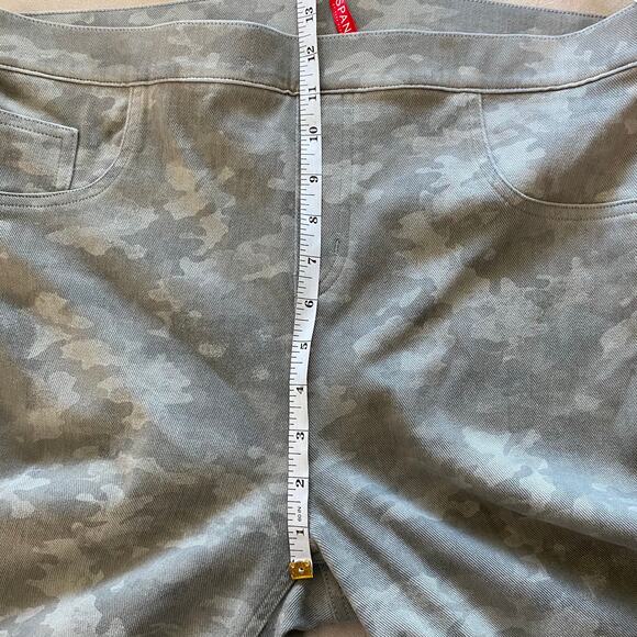 Spanx Camo Jean-ish Ankle Leggings Style 20018R Size 1X EUC Slimming Faux Pocket - Picture 9 of 10